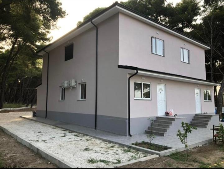 Vila Topi Vlore Luaran gambar